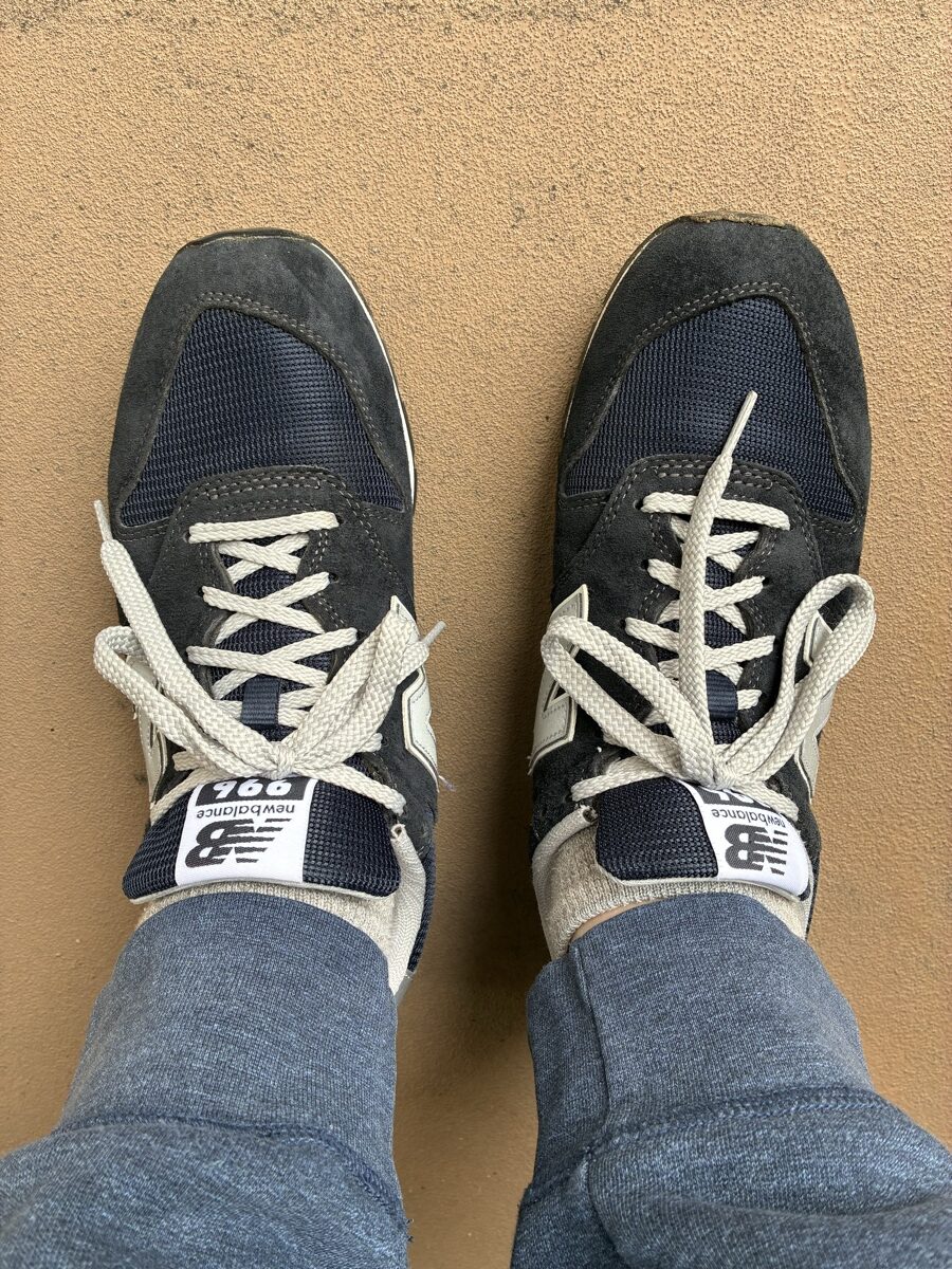 ニューバランスCM996を履いた足元