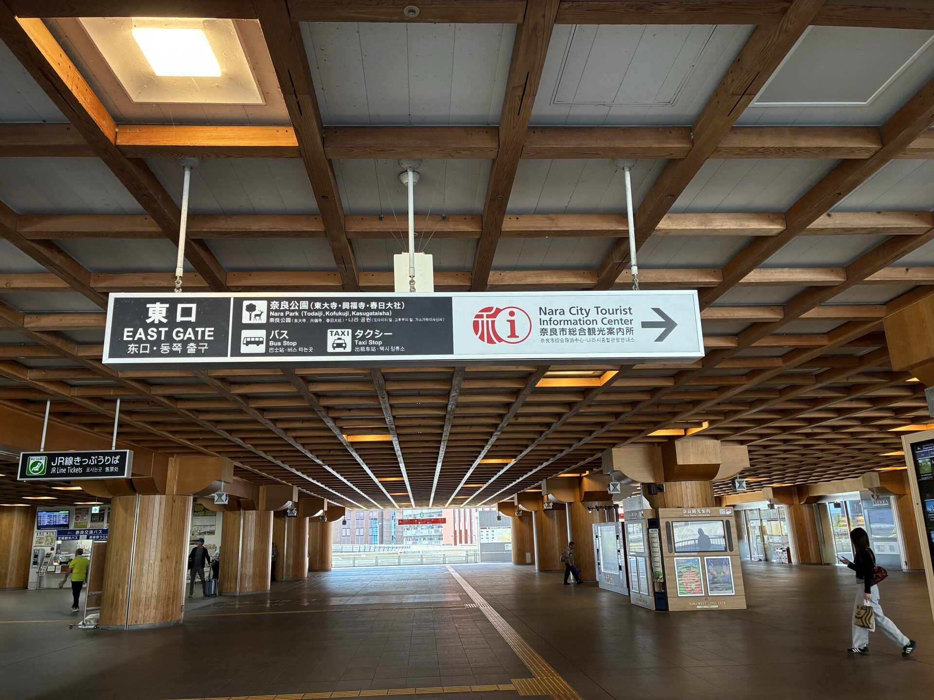 JR奈良駅 東口の和風ファサード・2026年5月