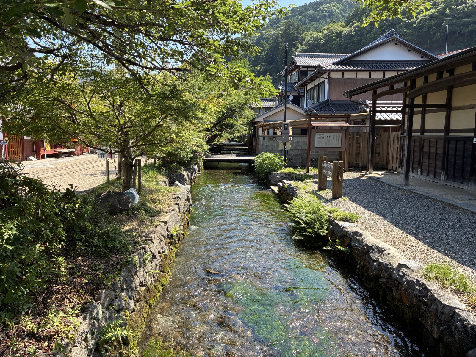 地蔵川と中山道の宿場町らしい町並み