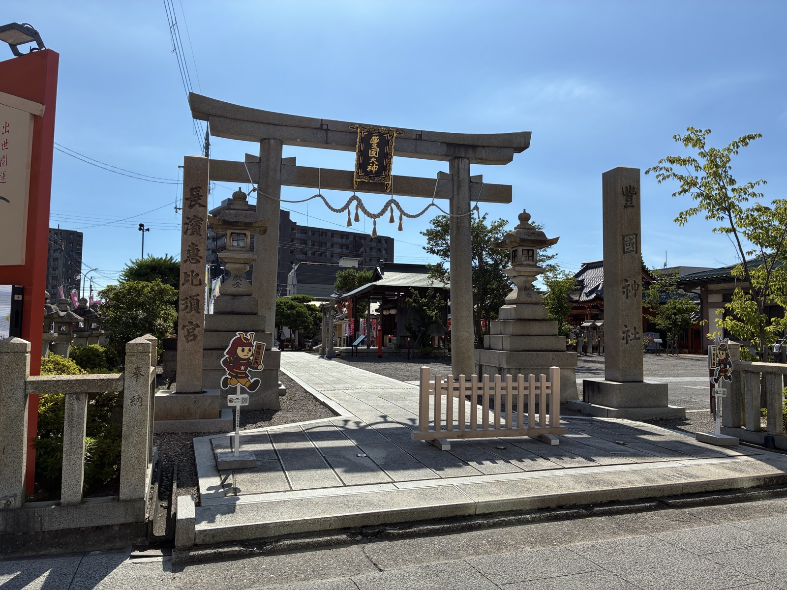 夕方の豊国神社の静かな境内