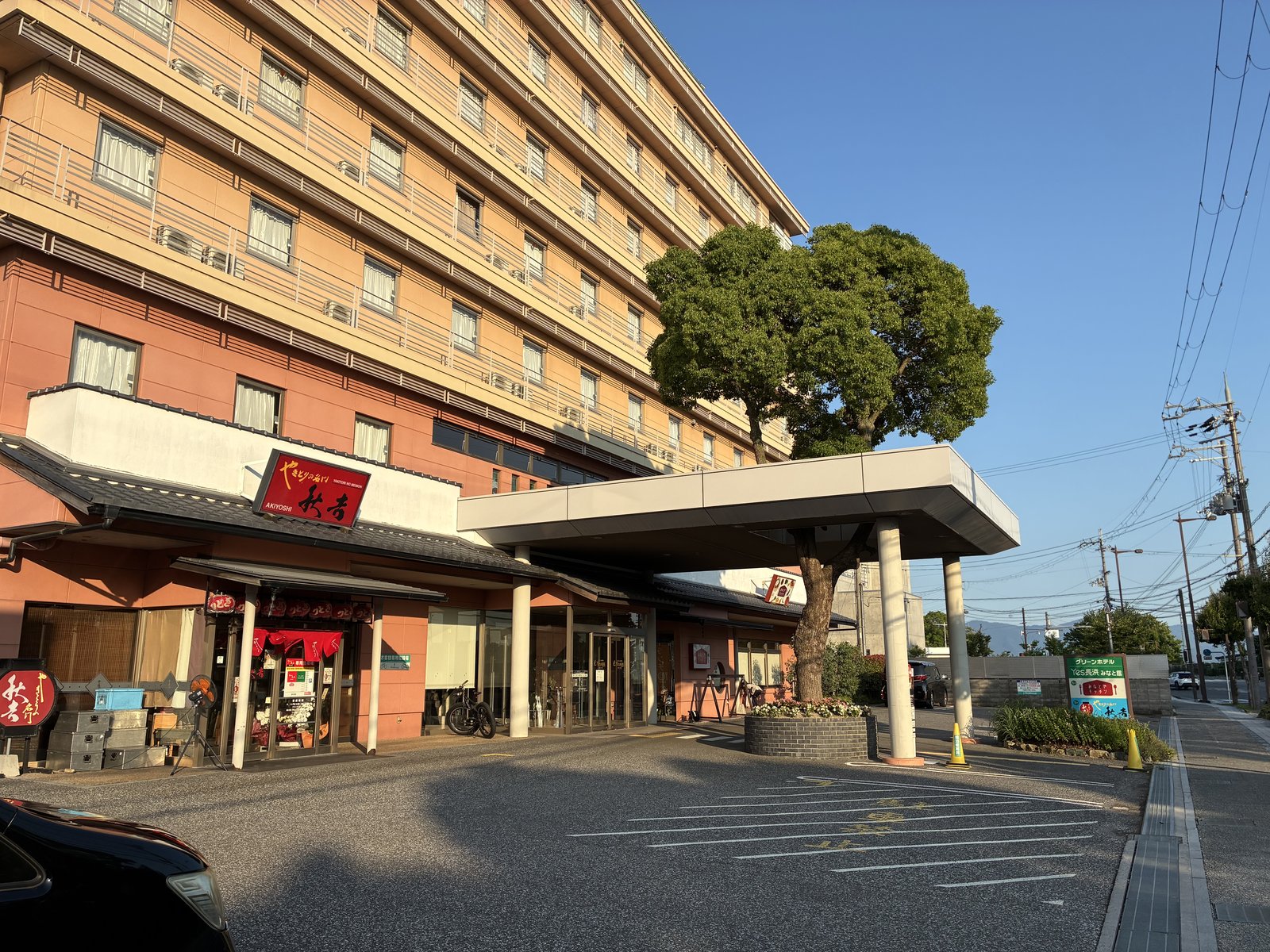 グリーンホテルYes長浜みなと館の外観・車寄せ側から
