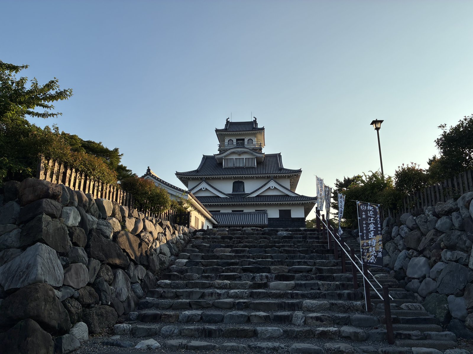 豊公園から見上げた長浜城