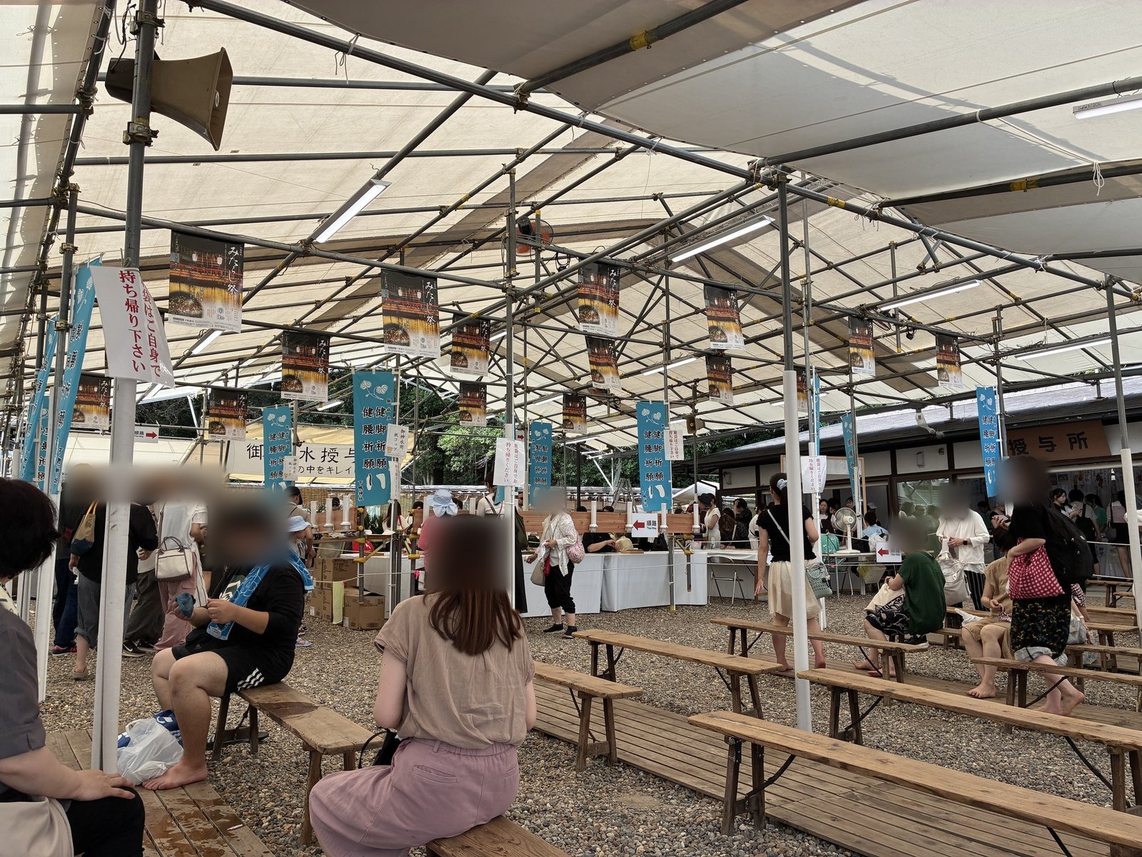 下鴨神社 御手洗祭、屋台や休憩所でにぎわうようす