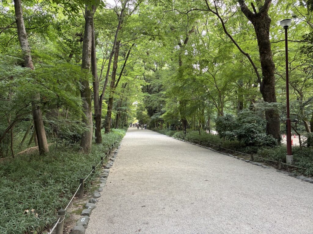 下鴨神社 糺の森のまっすぐな参道