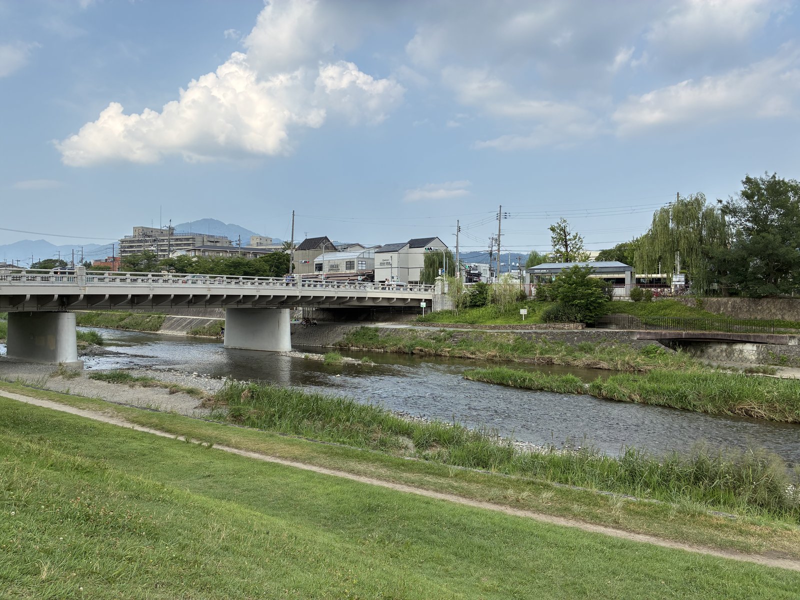 鴨川デルタから出町柳方面を望む