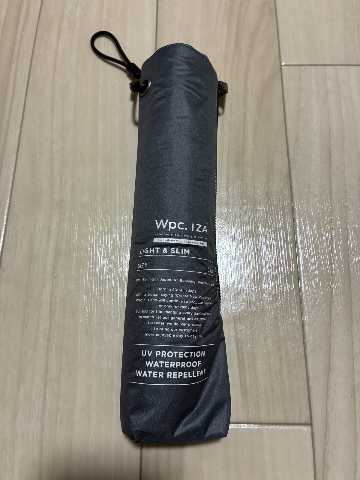 たたんでカバーに入れたWpc. IZAの日傘