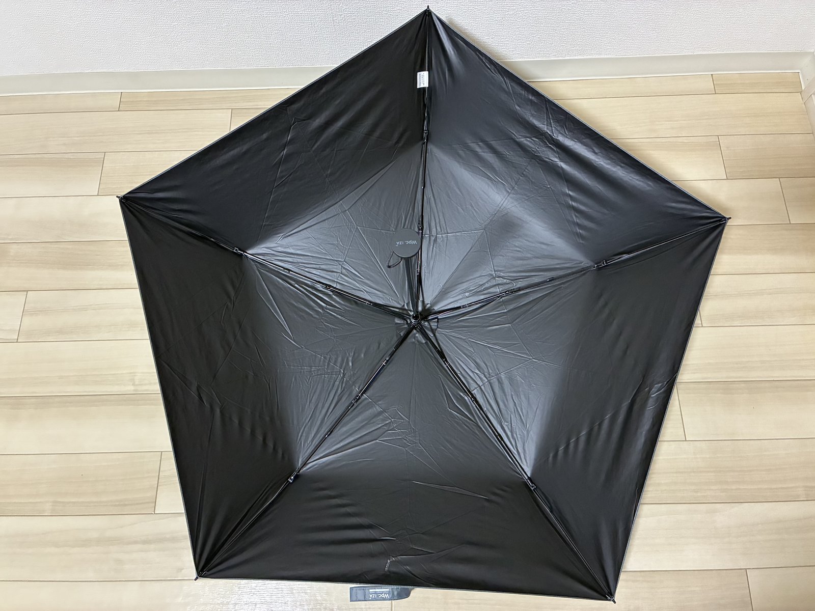 Wpc. IZAの日傘の裏側の黒い生地
